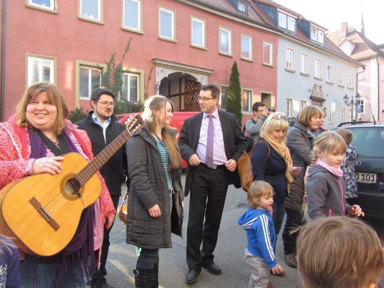 Spaziergang zum Osterbrunnen in der Würzburger Straße